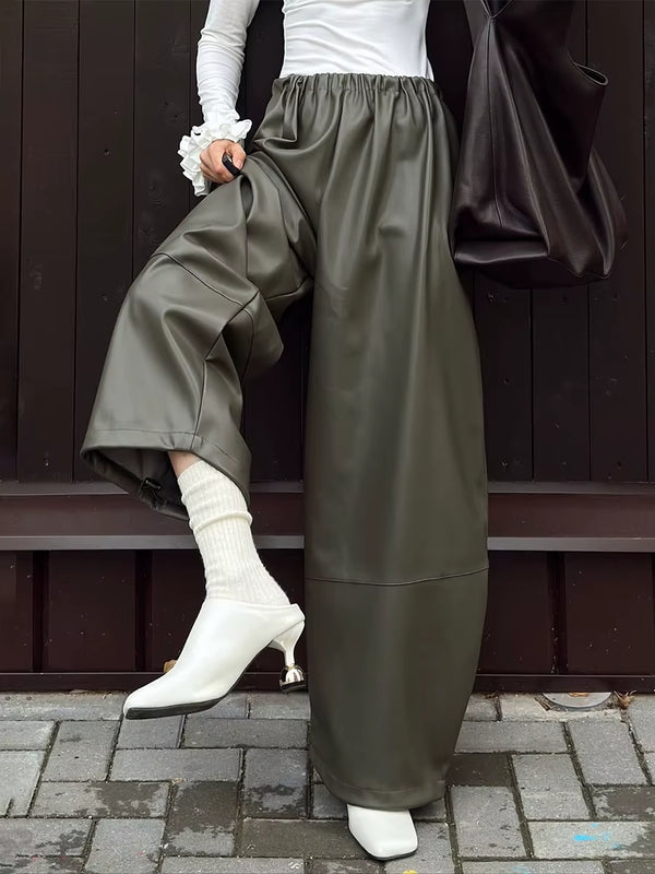 מכנסי דמוי עור עם מותן אלסטית