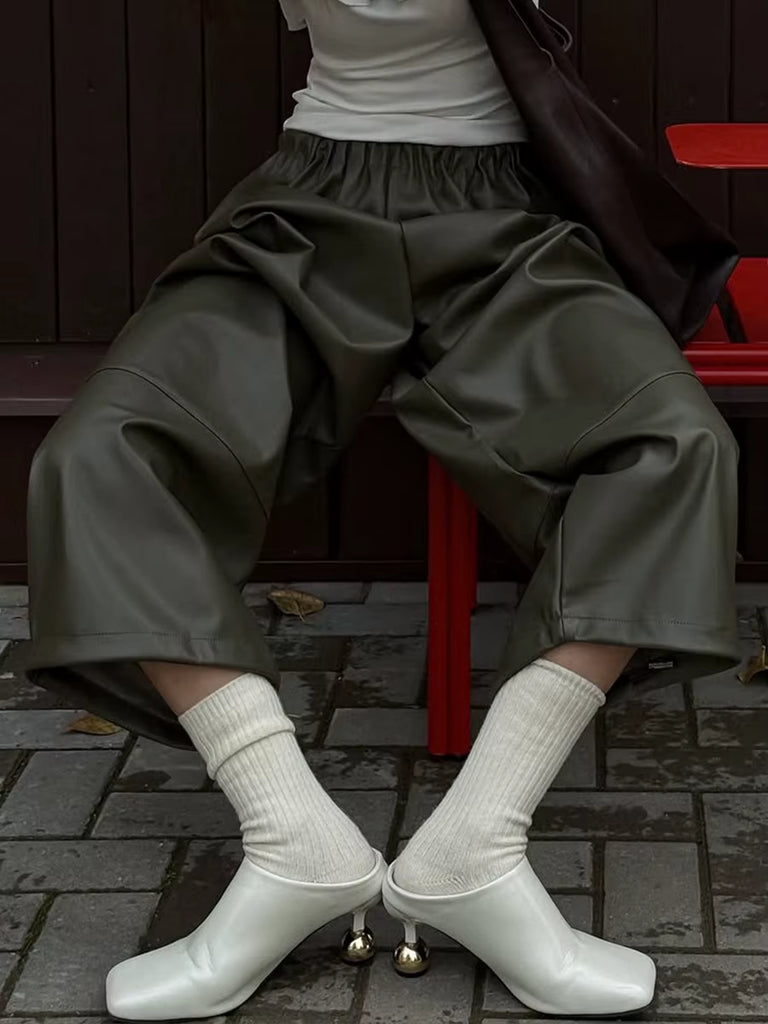 מכנסי דמוי עור עם מותן אלסטית