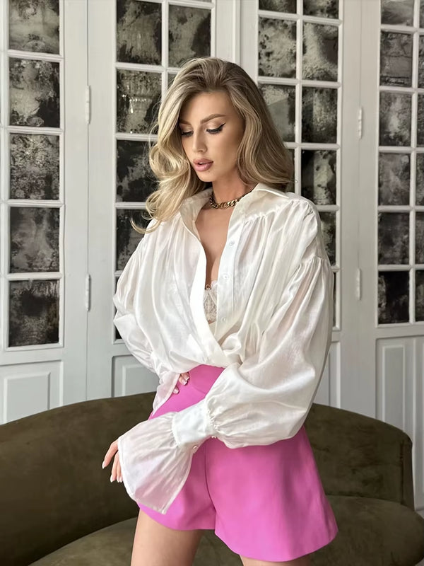 חולצה עם שרוולי פלייר וחפתים