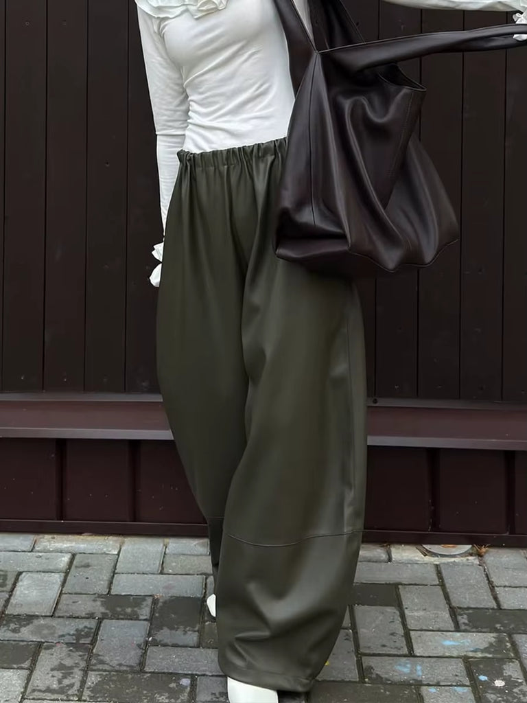 מכנסי דמוי עור עם מותן אלסטית