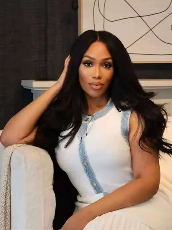 שמלת מיני סרוגה בקו נקי ואלגנטי