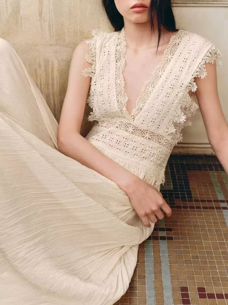 שמלת מקסי תחרה אלגנטית בגזרת מותן גבוהה